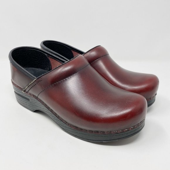 burgundy clogs